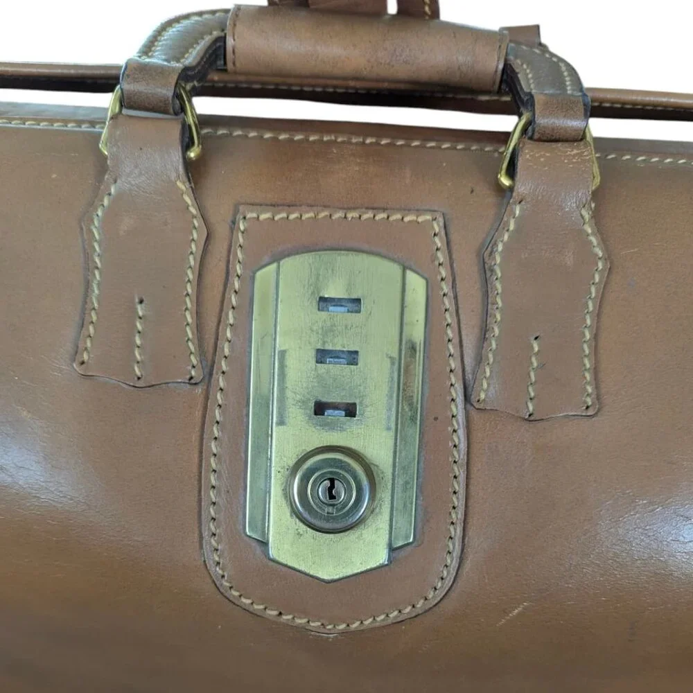 Vintage 1950s/1960s Leather Expandable hinged mouth Briefcase w locking latch